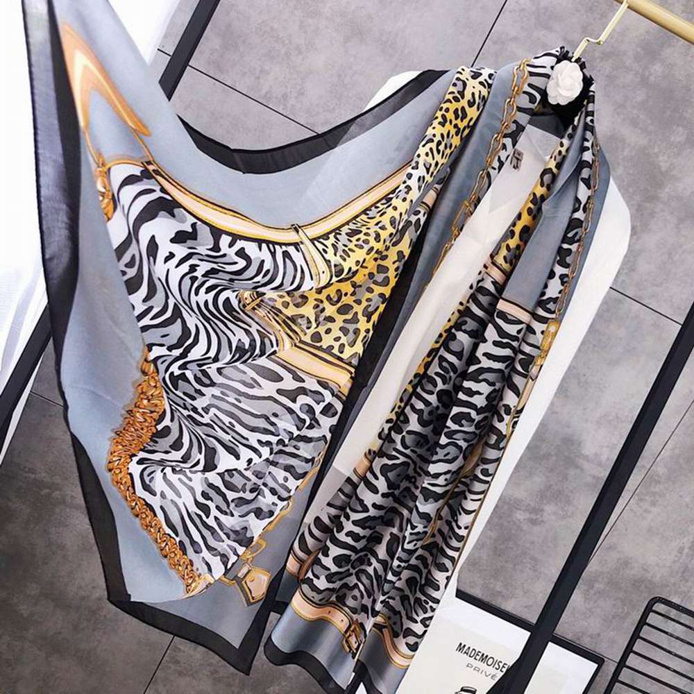 Bv*b*rry Scarf